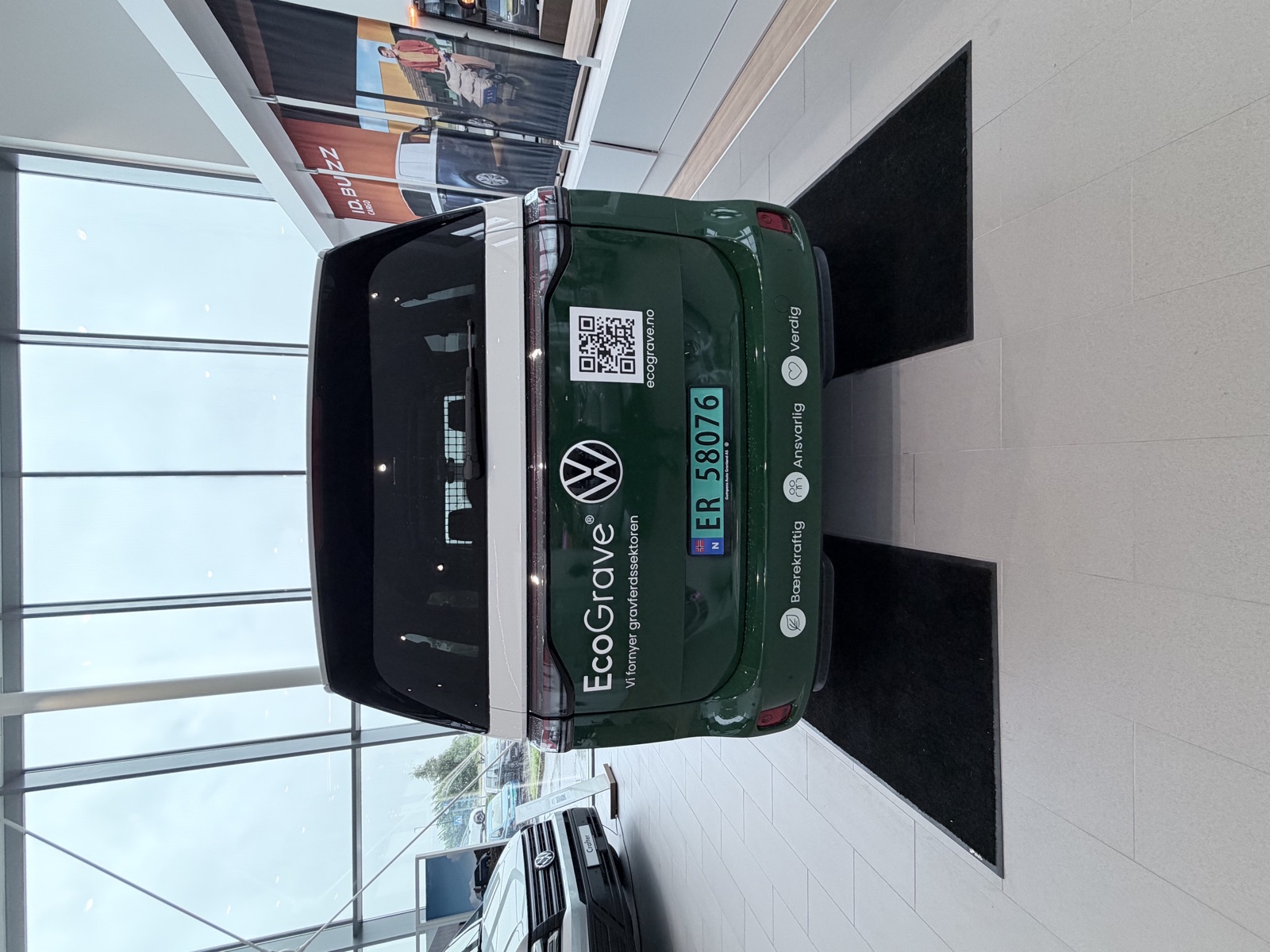 EcoGraves nye Volkswagen ID. Buzz GTX sett bakfra.